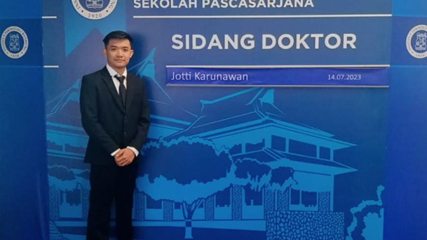 Jotti Karunawan Lulusan  Program Doktor Teknologi Nano pertama di Indonesia